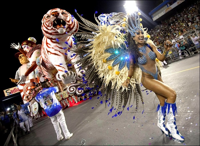 Зажигательные красотки с карнавала в Бразилии (50 фото)