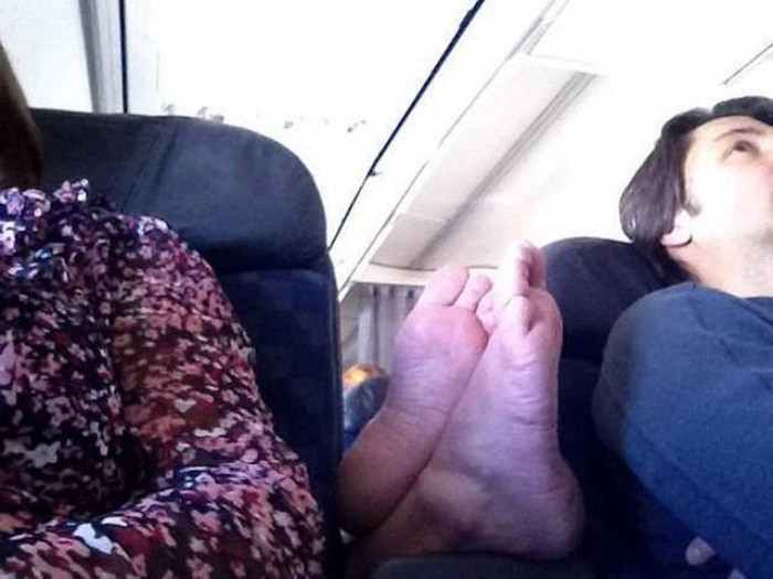 Отвратительные пассажиры самолетов на снимках бывшей стюардессы (26 фото)