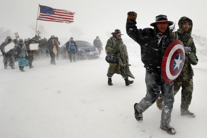Коренные американцы протестуют против строительства нефтепровода (49 фото)
