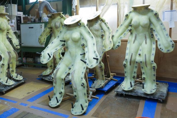 Экскурсия по японской фабрике секс-кукол (13 фото)